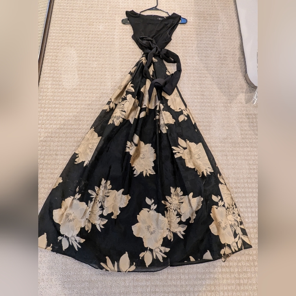 Ellen Tracy Elegant Black Top